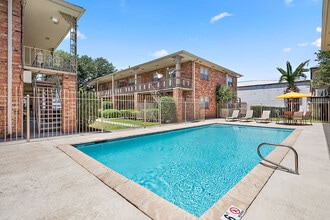 Daytona in Metairie, LA - Foto de edificio - Building Photo