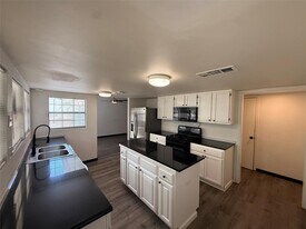 7916 Copano Dr in Austin, TX - Building Photo