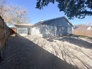 3016 Oakridge Dr in Bedford, TX - Building Photo - Building Photo