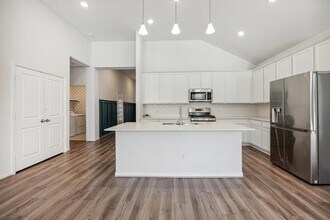 367 Cherrystone Loop in Buda, TX - Foto de edificio - Building Photo