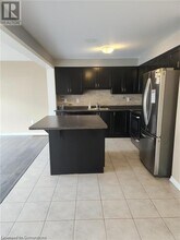 35 Glenvista Dr in Kitchener, ON - Building Photo - Building Photo