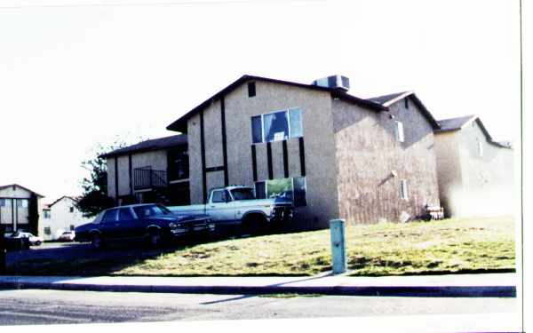 4390 E Twinview Cor in Las Vegas, NV - Building Photo - Building Photo