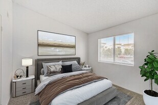 Las Flores Apartments in Santa Clarita, CA - Building Photo