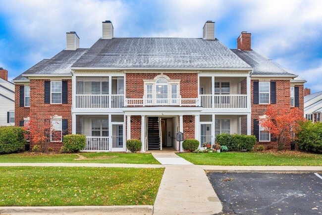 property at 854 W Summerfield Gln Cir