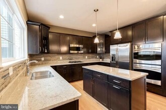 1717 Taymount Ter NE in Leesburg, VA - Building Photo - Building Photo