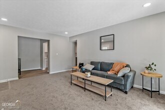 1701 Hawthorne Ave in College Park, GA - Foto de edificio - Building Photo