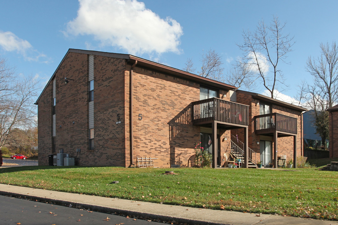 Cedar Court Apartments in La Grange, KY - Building Photo