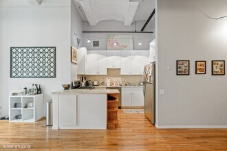 1000 W Washington Blvd, Unit 413 in Chicago, IL - Foto de edificio - Building Photo