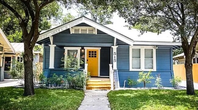 property at 515 W Agarita Ave
