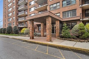 225 St Pauls Ave, Unit 9N in Jersey City, NJ - Building Photo