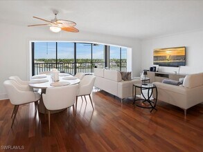 2750 Gulf Shore Blvd N in Naples, FL - Building Photo - Building Photo