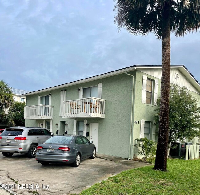 614 4th St N in Jacksonville Beach, FL - Foto de edificio - Building Photo