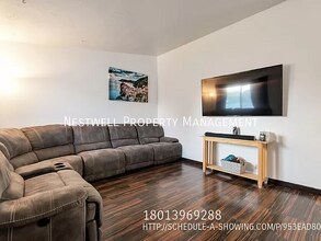 8095 Twain Cir in Magna, UT - Foto de edificio - Building Photo