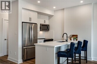 292 Vine St in St Catharines, ON - Building Photo - Building Photo