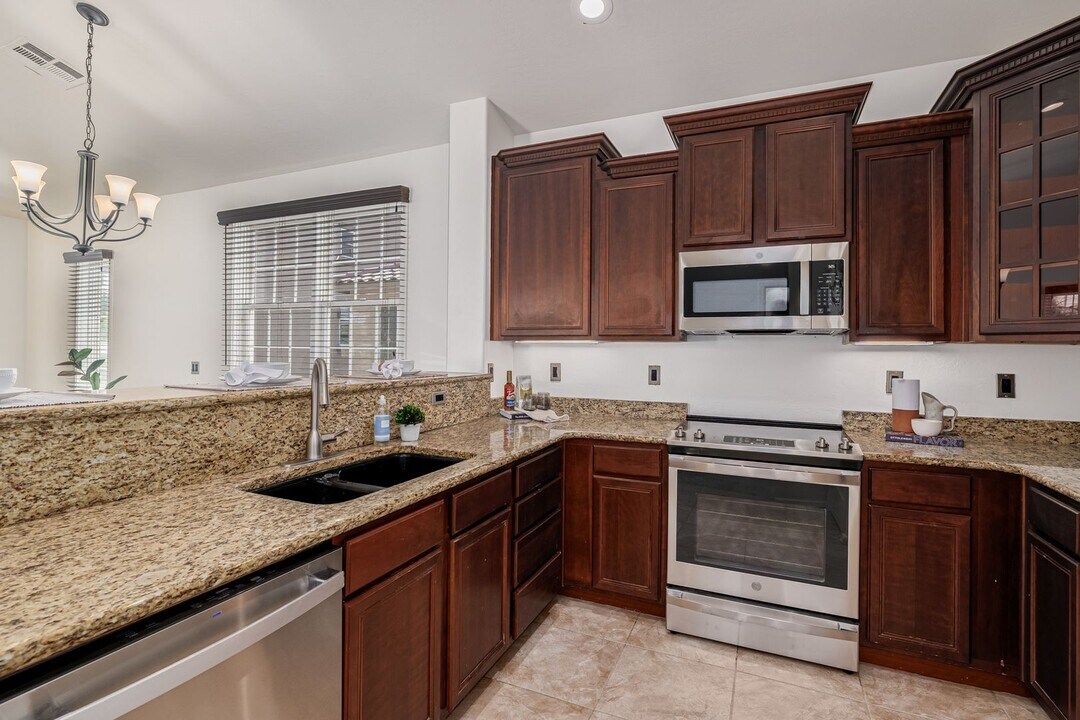 2127 E Huntington Dr in Phoenix, AZ - Building Photo