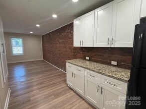 19612 Oak St in Cornelius, NC - Building Photo - Building Photo