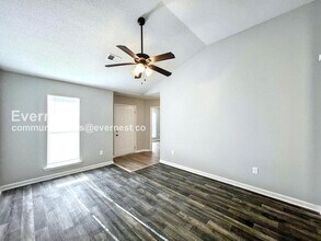 5637 Kaitlyn Dr W in Walls, MS - Foto de edificio - Building Photo