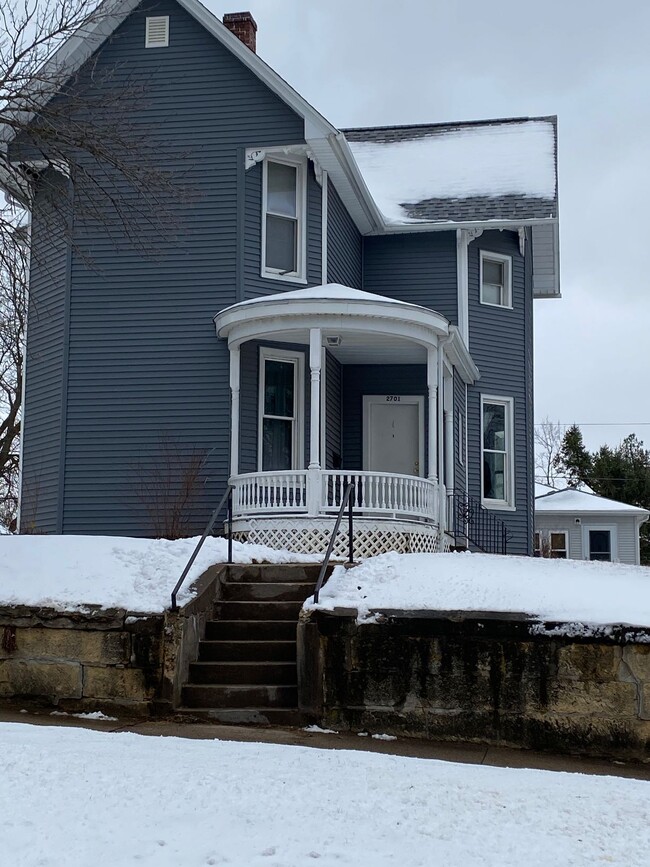 2701 Pershing Blvd in Clinton, IA - Foto de edificio - Building Photo