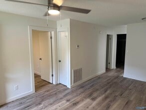 1114 NW Oakwood Ave in Huntsville, AL - Building Photo - Building Photo