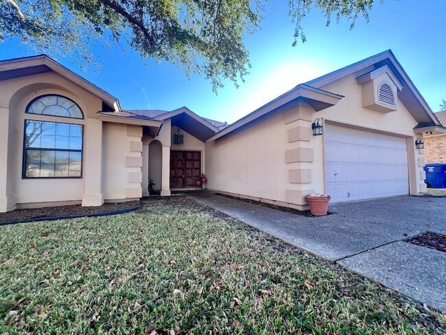 1015 Topaz Trail in Laredo, TX - Building Photo - Building Photo