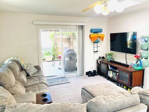 10943 Shy Bird Ln in San Diego, CA - Building Photo - Building Photo