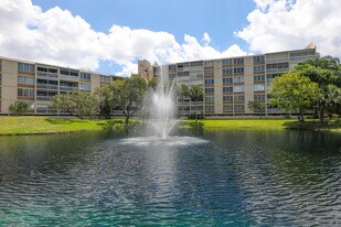 7081 Environ Blvd in Lauderhill, FL - Building Photo