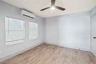 305 Roberts St-Unit -5 in Houston, TX - Building Photo - Building Photo