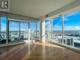 70 Forest Manor Rd in Toronto, ON - Building Photo