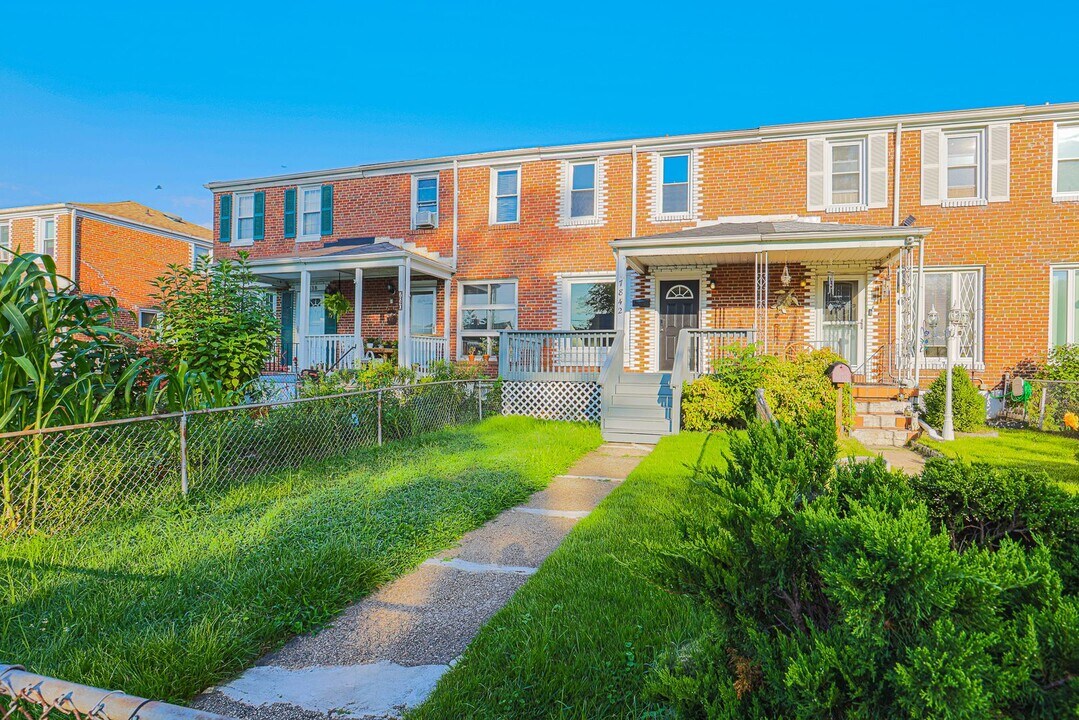 7842 New Battle Grove Rd in Dundalk, MD - Building Photo