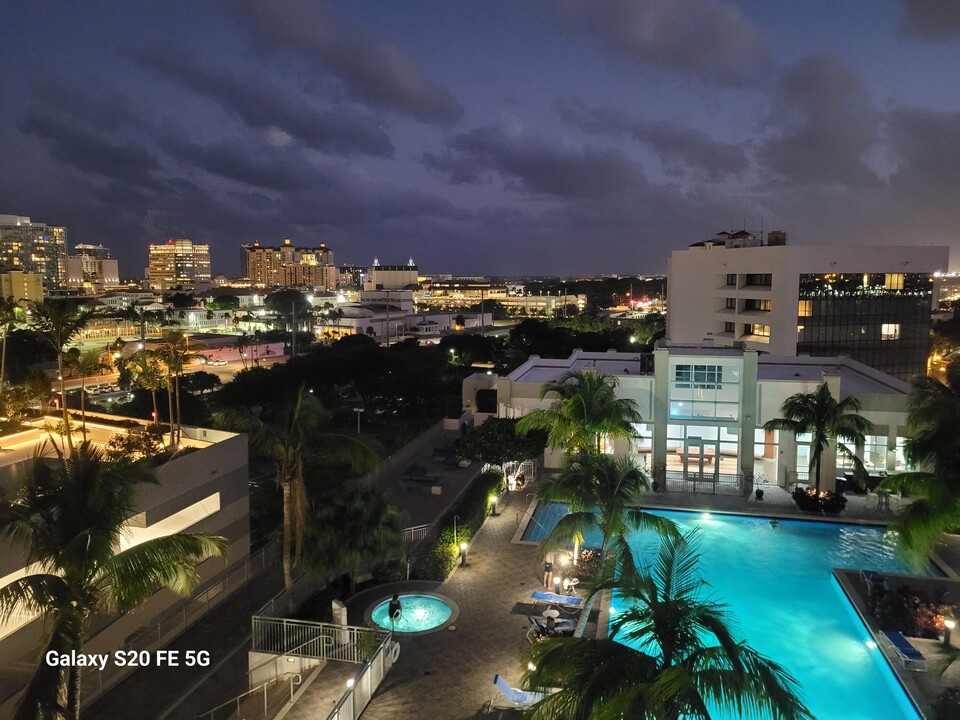 300 S Australian Ave in West Palm Beach, FL - Foto de edificio