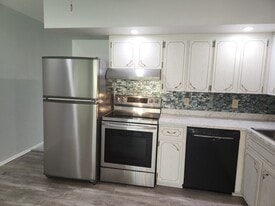 2380 World Parkway Blvd in Clearwater, FL - Building Photo