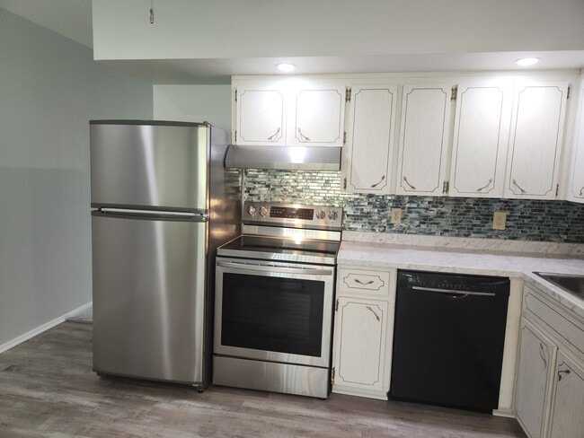 2380 World Parkway Blvd, Unit 28