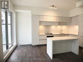 12 David Eyer Rd in Richmond Hill, ON - Building Photo - Building Photo