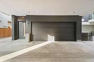 2001 N Prairie Ave in Dallas, TX - Building Photo - Building Photo