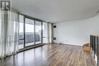 270-270 Scarlett Rd in Toronto, ON - Building Photo - Building Photo