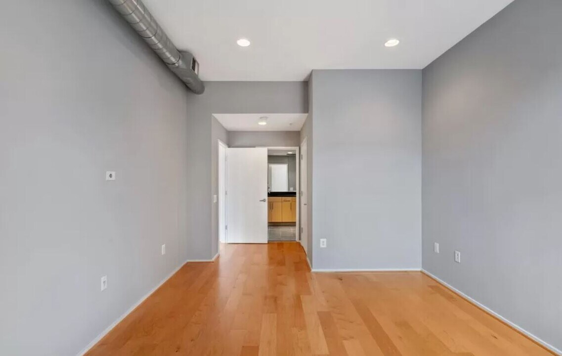 3800 Lee Hwy, Unit 405 in Arlington, VA - Building Photo