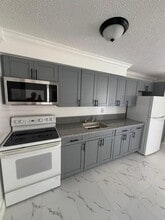 15941 NE 18th Pl in North Miami Beach, FL - Building Photo - Building Photo
