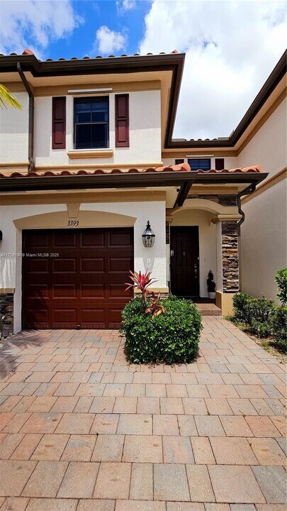 3393 W 91st Terrace in Hialeah, FL - Building Photo