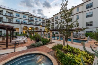 Overture Stone Oak in San Antonio, TX - Foto de edificio - Building Photo