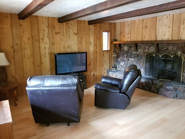 1008 Sierra Ave in Big Bear, CA - Building Photo - Building Photo