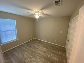 2211 W Illinois Ave in Dallas, TX - Building Photo - Building Photo