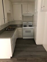 14919 Sherman Way in Van Nuys, CA - Building Photo - Building Photo