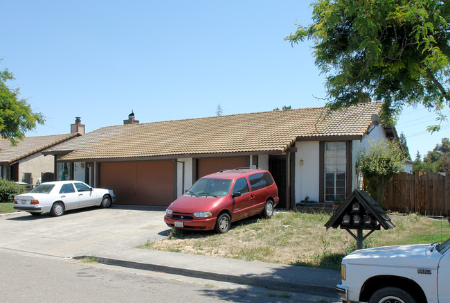 124-126 Bond Ave in Petaluma, CA - Building Photo - Building Photo