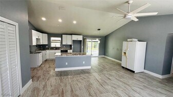 1108 SE 13th Ct in Cape Coral, FL - Building Photo