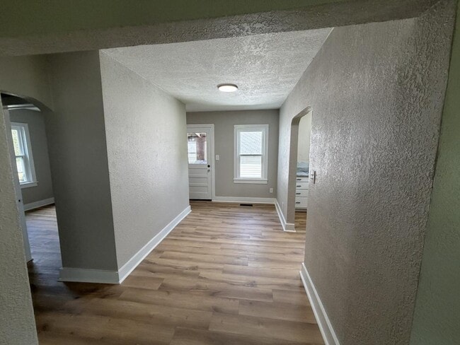 327 S Brownell Ave in Joplin, MO - Building Photo - Building Photo