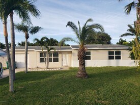 449 N Waterway Dr in Satellite Beach, FL - Building Photo