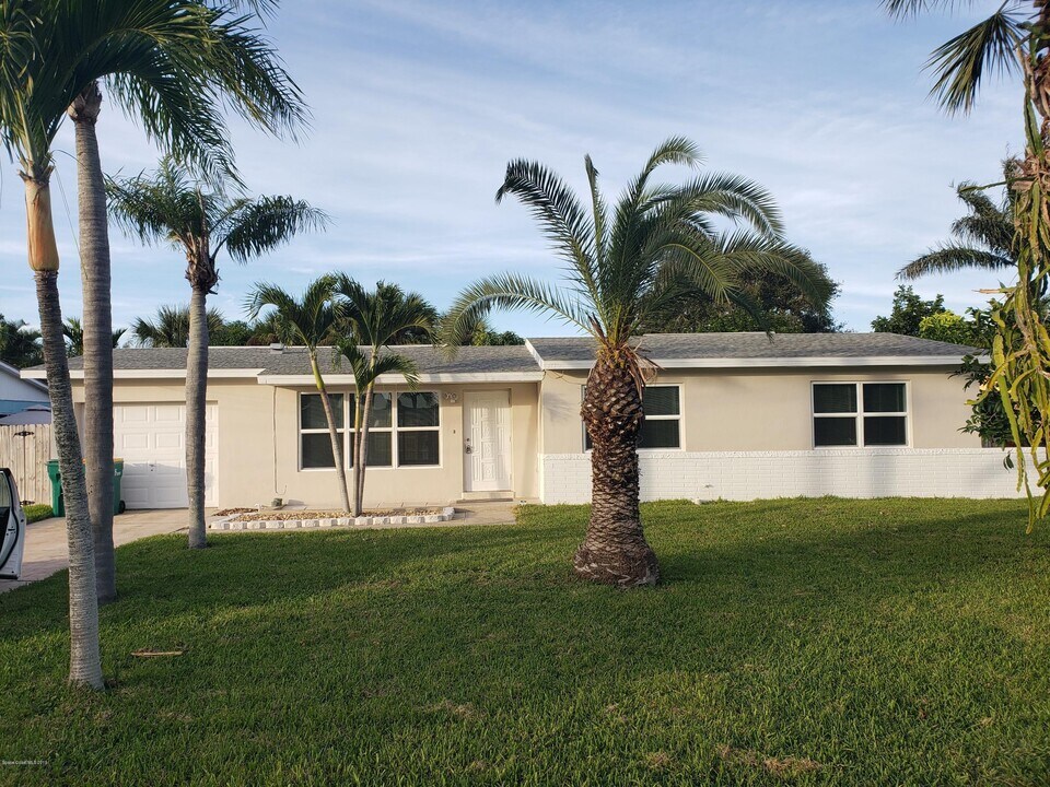449 N Waterway Dr in Satellite Beach, FL - Building Photo