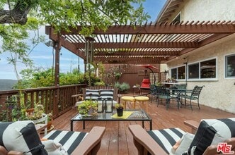 10136 Hollow Glen Cir in Los Angeles, CA - Building Photo - Building Photo