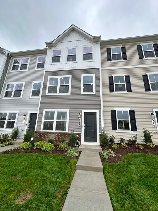318 Mineral Springs Rd in Ranson, WV - Building Photo