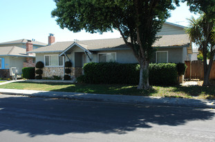 875 Burbank Dr Apartments